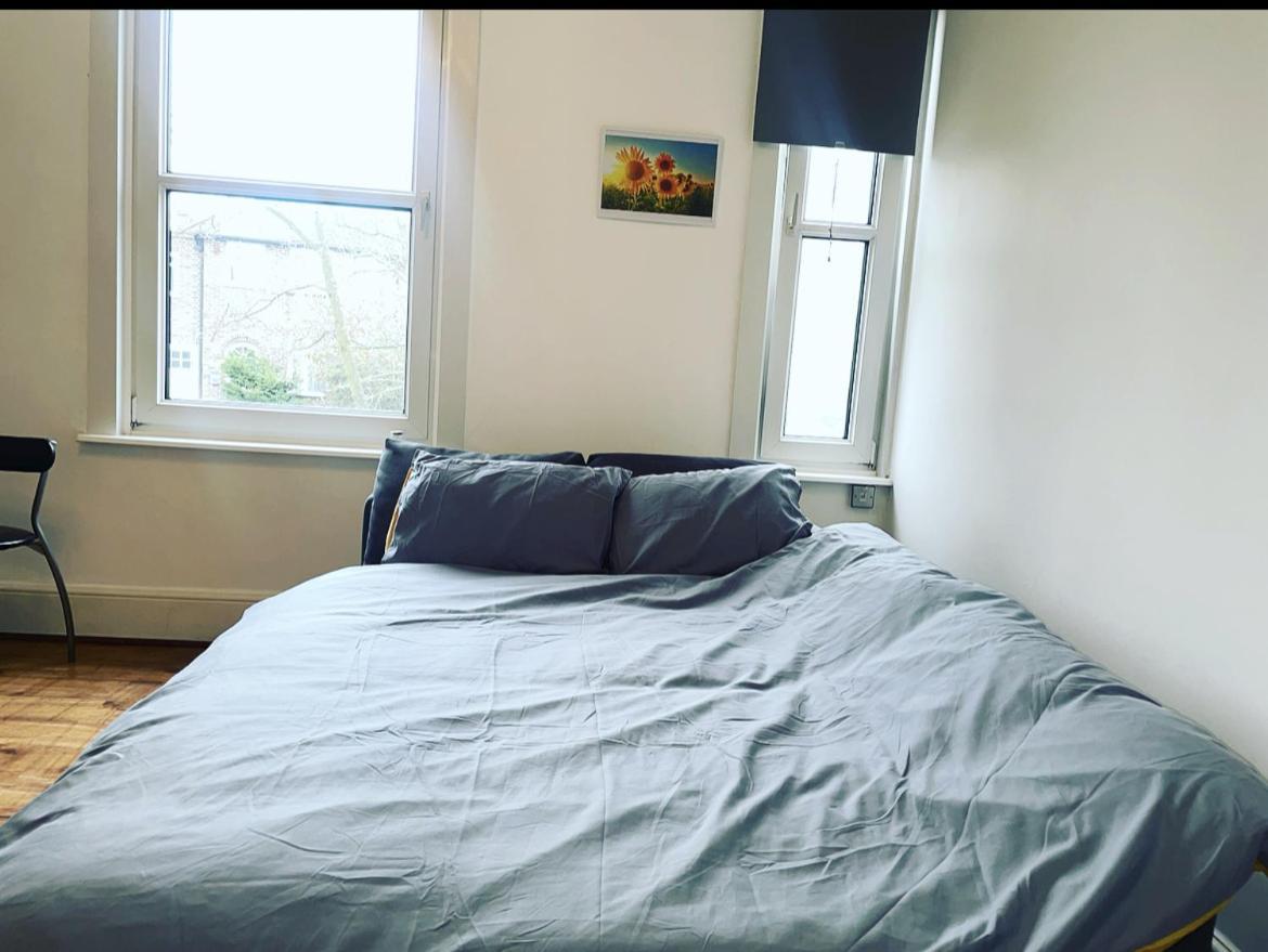 Luxury 1-Bed Apartment With Stunning City Views Perfect For Short Stays In Londres Exterior foto