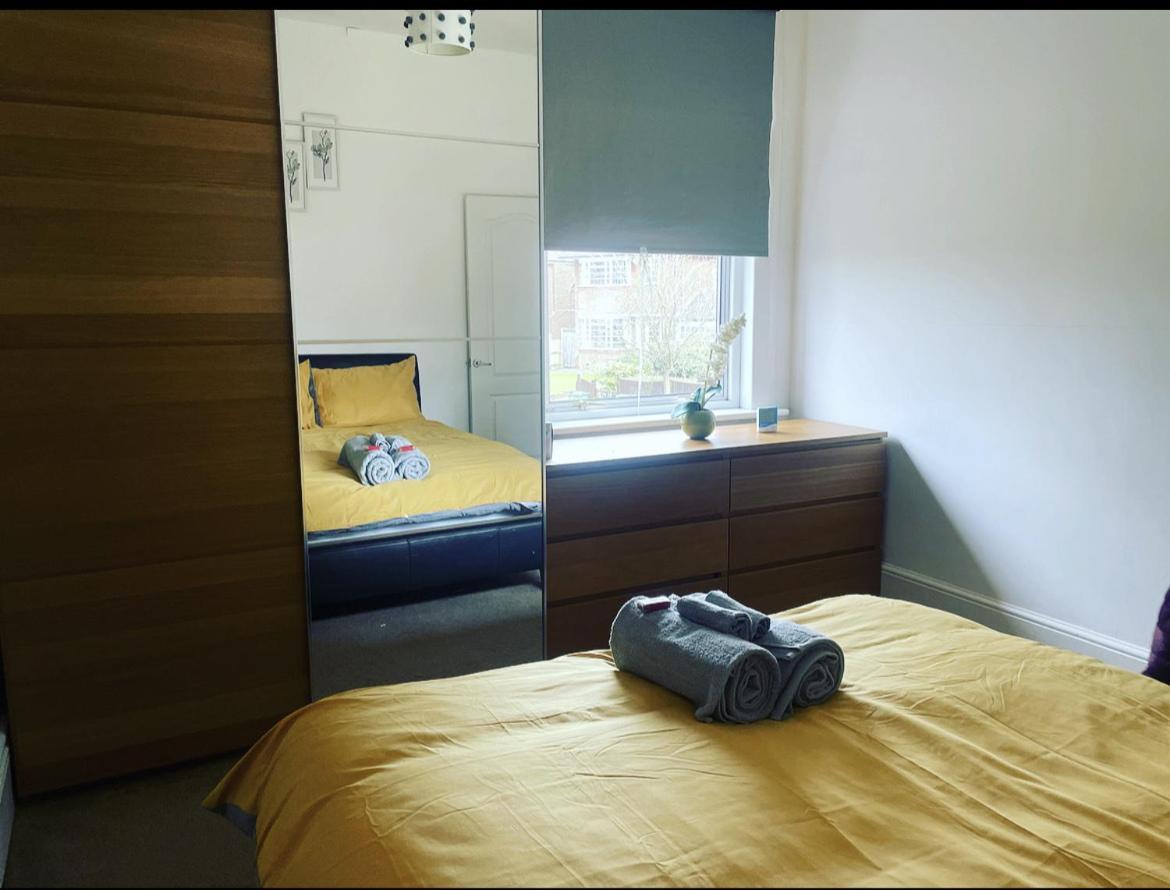 Luxury 1-Bed Apartment With Stunning City Views Perfect For Short Stays In Londres Exterior foto