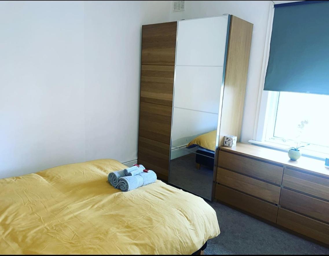Luxury 1-Bed Apartment With Stunning City Views Perfect For Short Stays In Londres Exterior foto