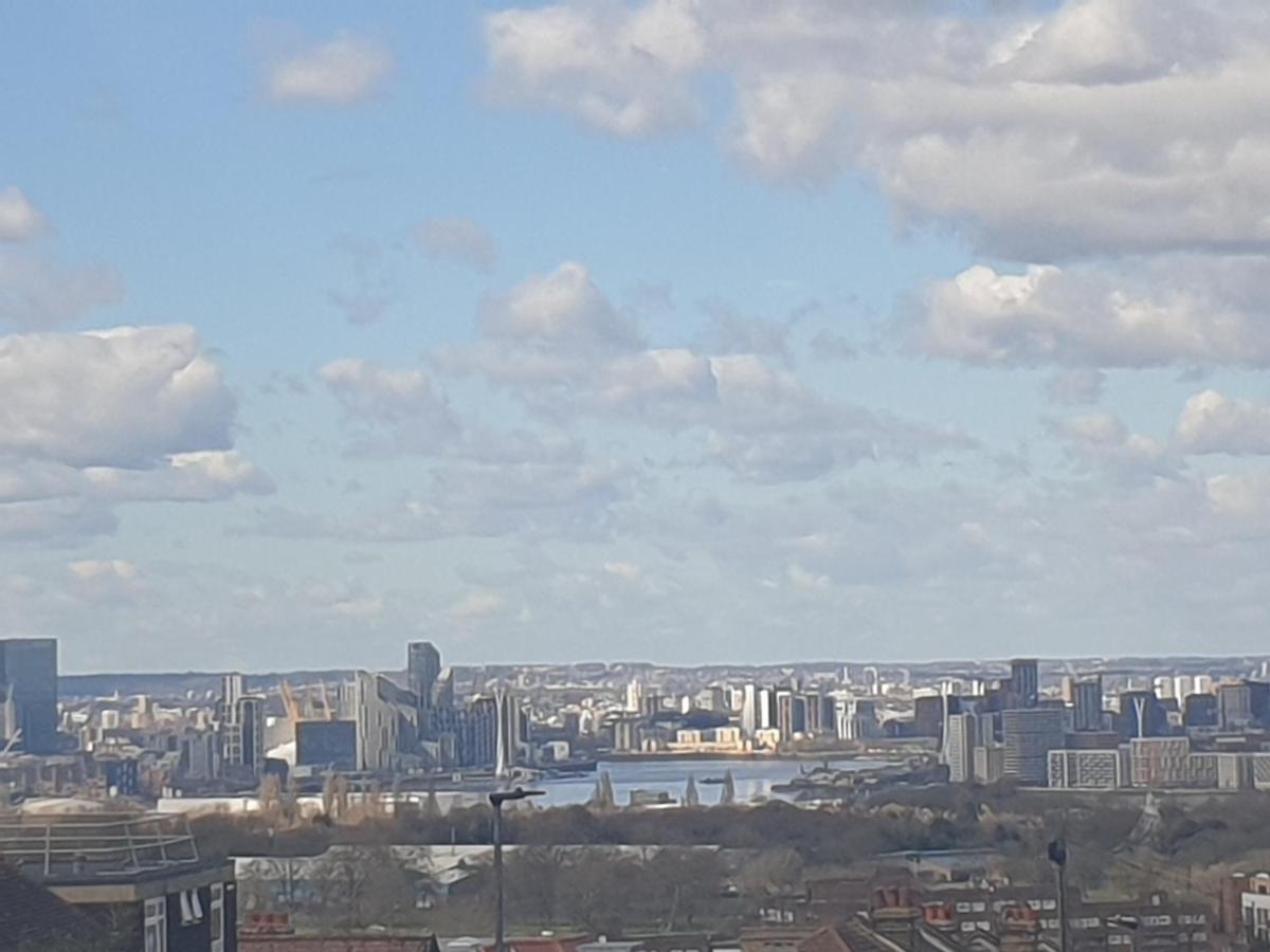 Luxury 1-Bed Apartment With Stunning City Views Perfect For Short Stays In Londres Exterior foto