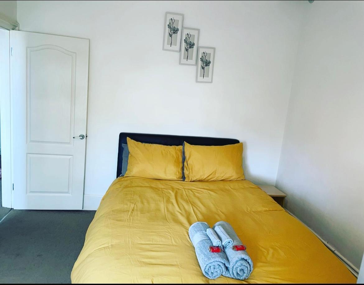 Luxury 1-Bed Apartment With Stunning City Views Perfect For Short Stays In Londres Exterior foto